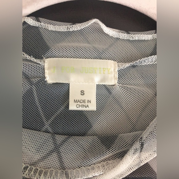 J for Justify Checkered Mesh Top - Picture 3 of 3